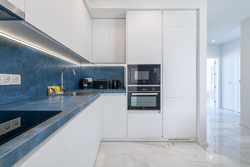 797 HOLIDAY RENTALS-Blue Pearl Luxury Apartment with Stunning Views - image 12