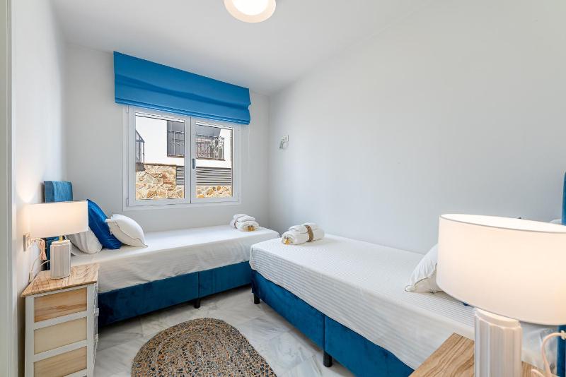 797 HOLIDAY RENTALS-Blue Pearl Luxury Apartment with Stunning Views - image 33