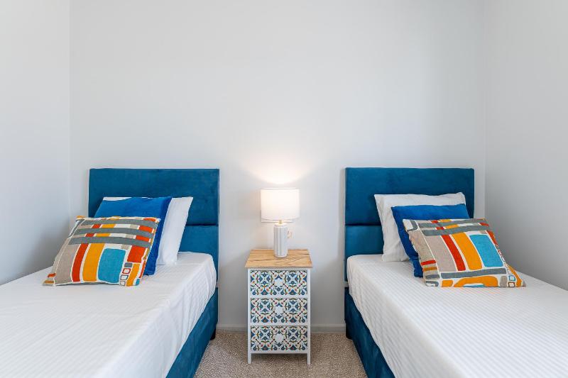 797 HOLIDAY RENTALS-Blue Pearl Luxury Apartment with Stunning Views - image 32