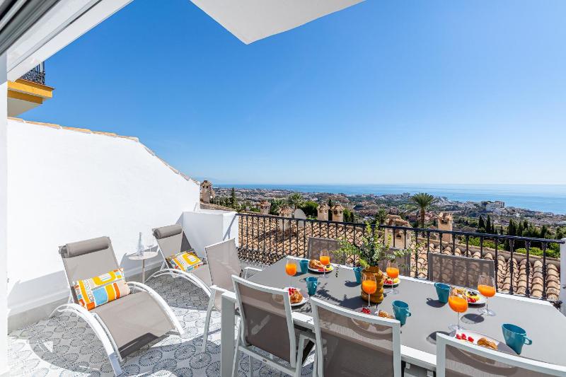 797 HOLIDAY RENTALS-Blue Pearl Luxury Apartment with Stunning Views - image 16