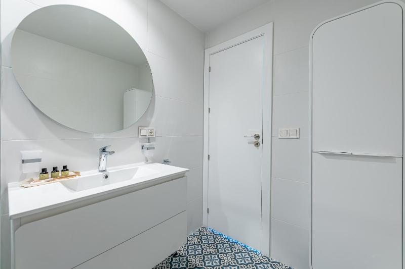 797 HOLIDAY RENTALS-Blue Pearl Luxury Apartment with Stunning Views - image 11