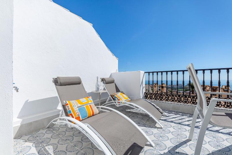 797 HOLIDAY RENTALS-Blue Pearl Luxury Apartment with Stunning Views - image 28