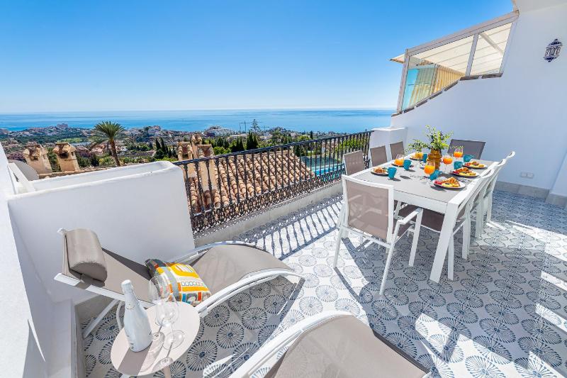 797 HOLIDAY RENTALS-Blue Pearl Luxury Apartment with Stunning Views - image 35