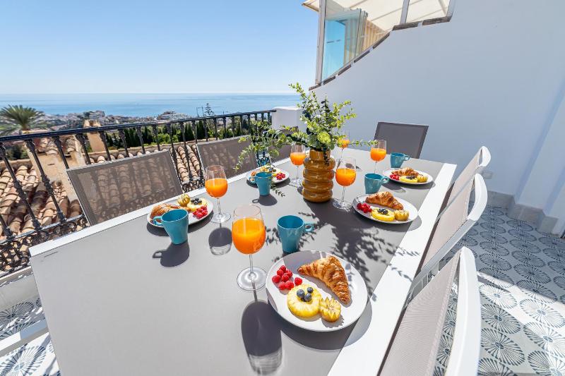 797 HOLIDAY RENTALS-Blue Pearl Luxury Apartment with Stunning Views - image 30