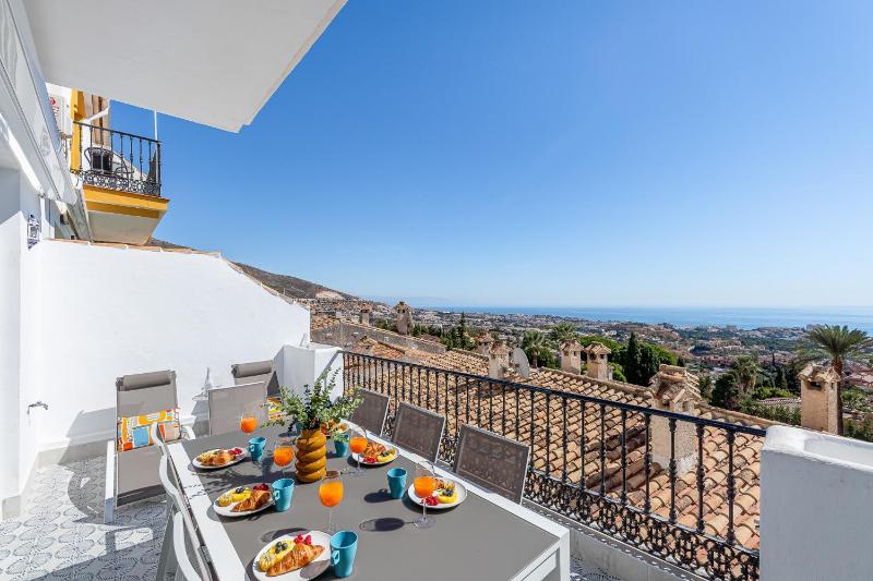 797 HOLIDAY RENTALS-Blue Pearl Luxury Apartment with Stunning Views - image 22