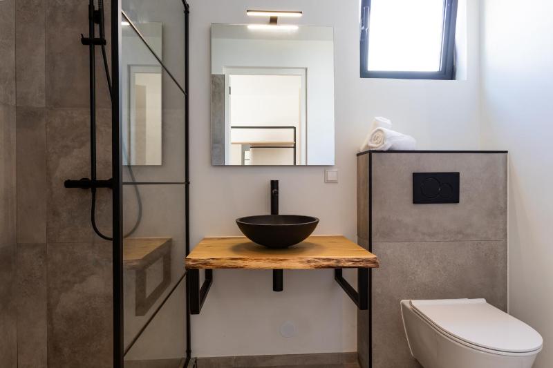 Luxury 8-person Villa with Private Pool - image 30