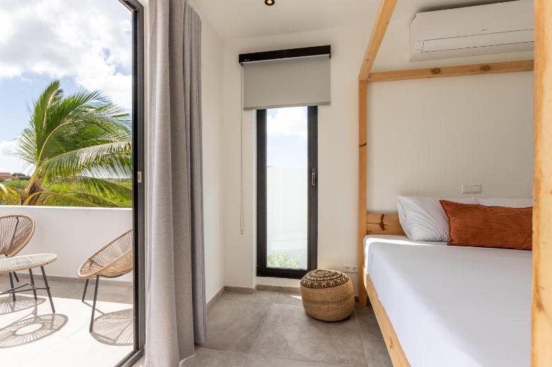 Luxury 8-person Villa with Private Pool - image 14