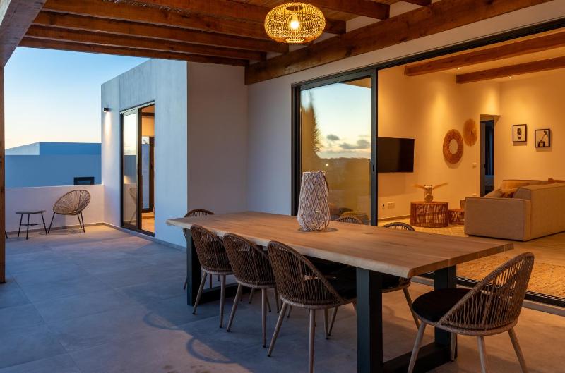 Luxury 8-person Villa with Private Pool - image 10