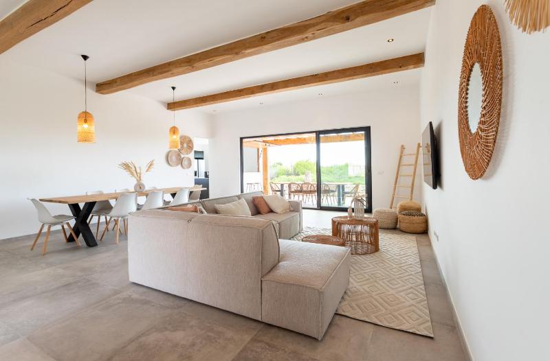 Luxury 8-person Villa with Private Pool - image 11