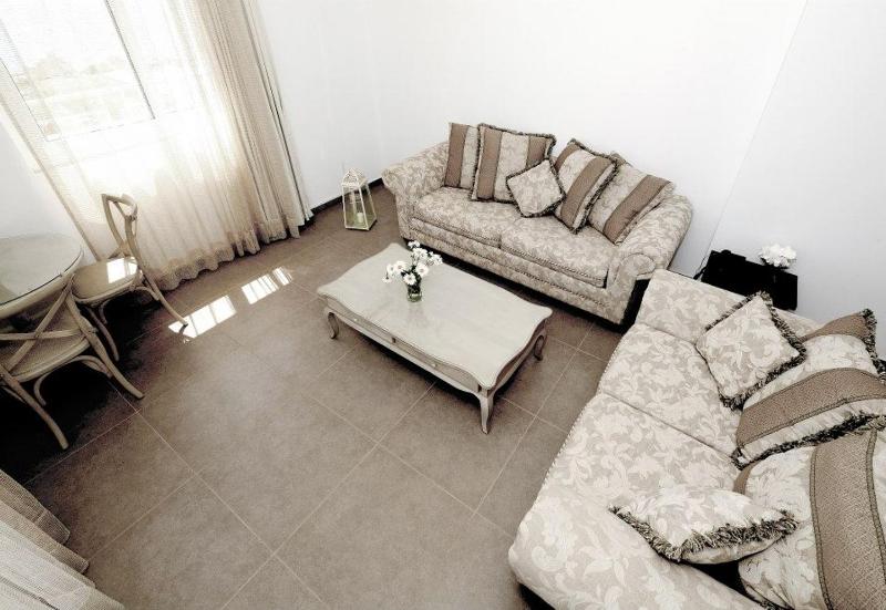 One Bedroom Suite with Sea View image 2
