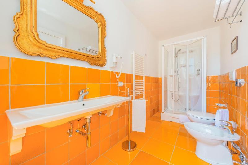 Deluxe Room image 2