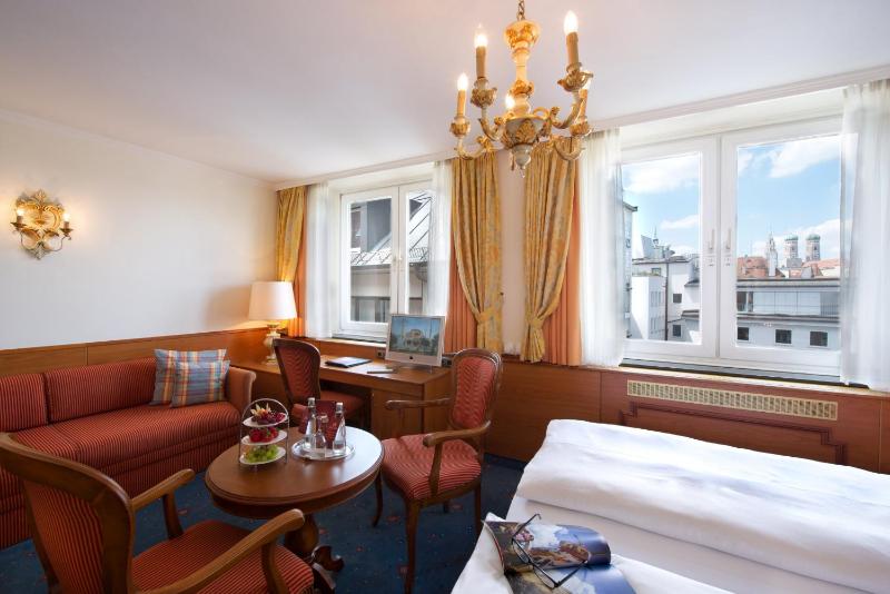Standard Double Room image 3