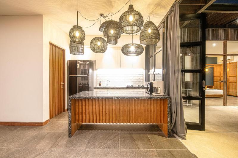 New 5BR Villa Enclosed Lounge Canggu Oasis - image 14