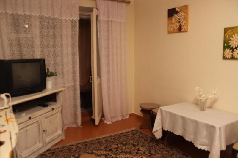 One-Bedroom Apartment image 3