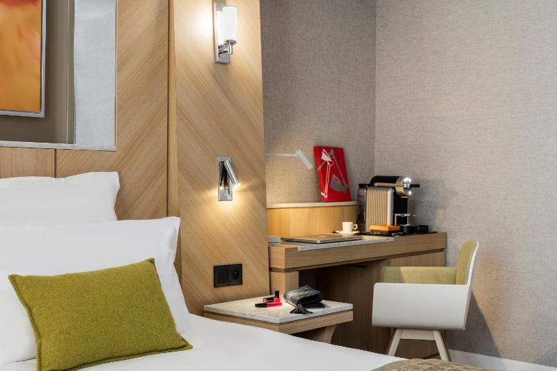Deluxe Double Room image 2