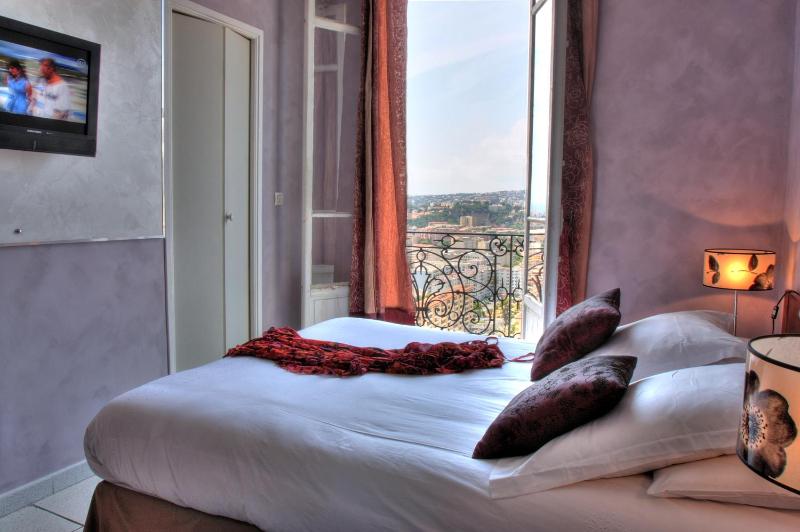 Double Room with Sea View image 4