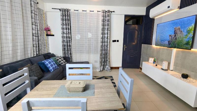 Family Home by Havana Properties with WIFI & Free Parking near Sawa Sawa Bay Beach Restaurant - image 11