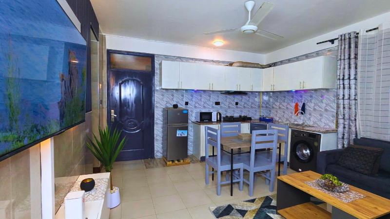 Family Home by Havana Properties with WIFI & Free Parking near Sawa Sawa Bay Beach Restaurant - image 9