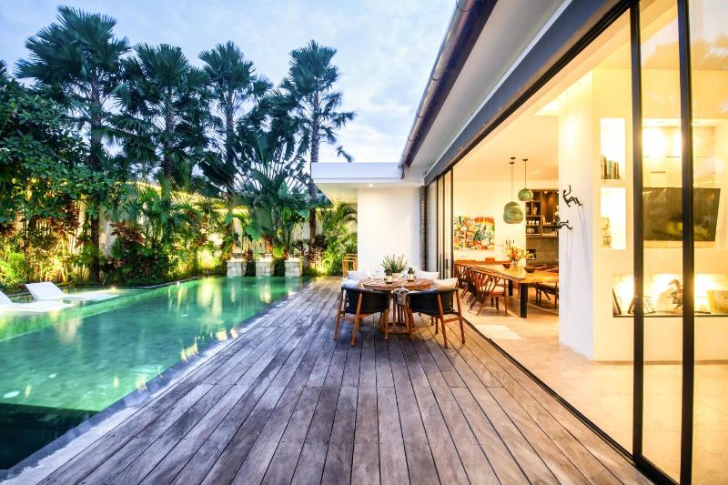 Modern 3BR Villa 200m to Canggu Beach Bliss - image 13