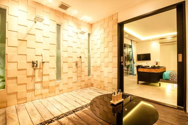 Modern 3BR Villa 200m to Canggu Beach Bliss - image 6