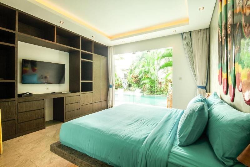 Modern 3BR Villa 200m to Canggu Beach Bliss - image 38