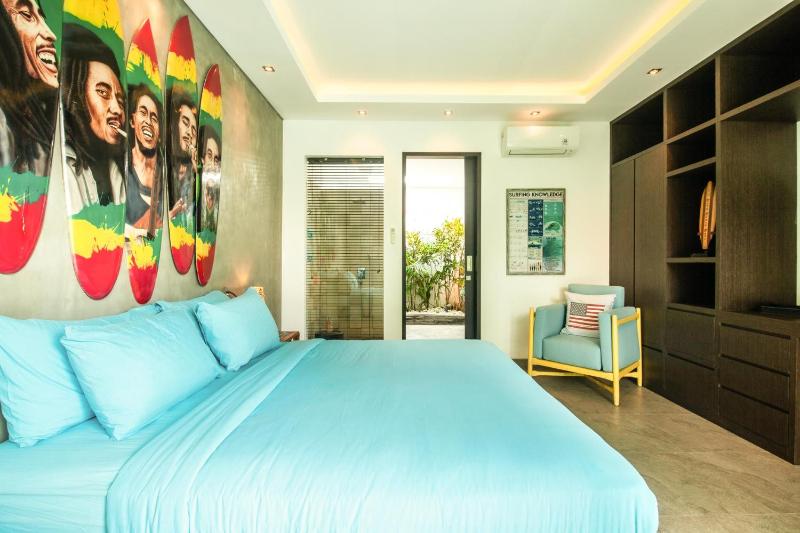 Modern 3BR Villa 200m to Canggu Beach Bliss - image 9
