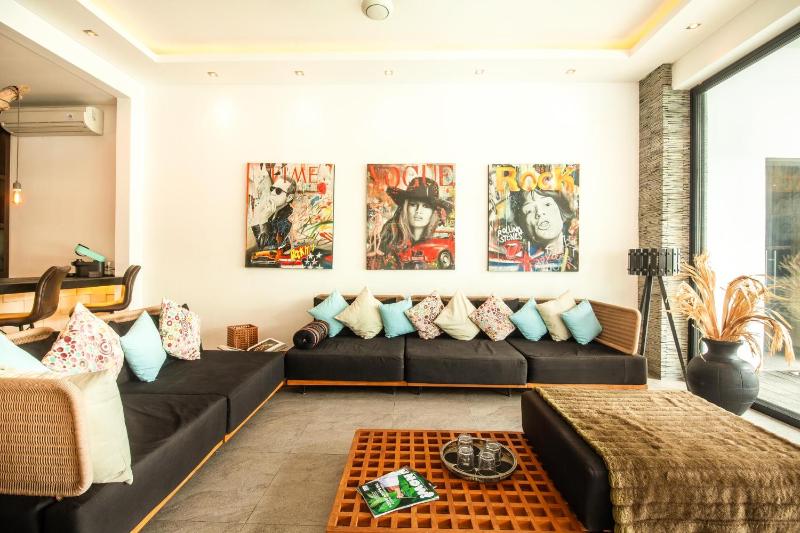 Modern 3BR Villa 200m to Canggu Beach Bliss - image 11