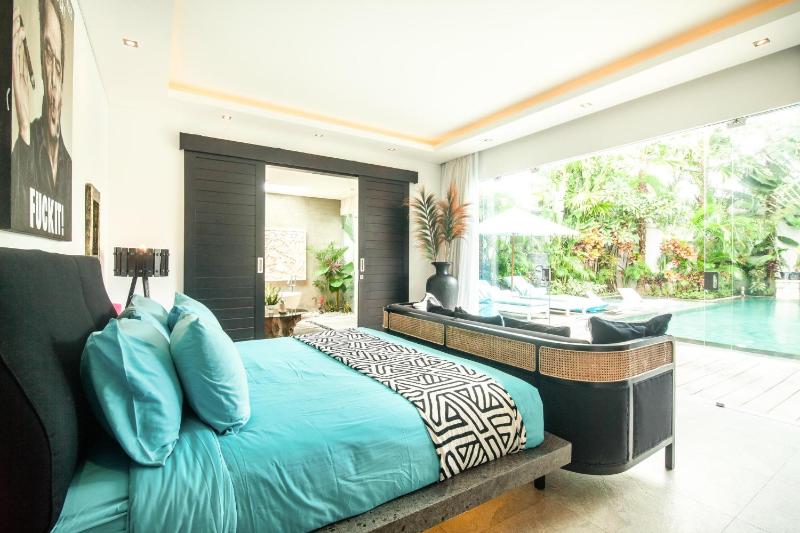 Modern 3BR Villa 200m to Canggu Beach Bliss - image 32