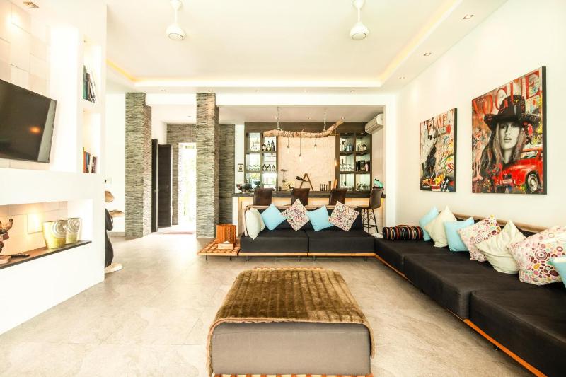 Modern 3BR Villa 200m to Canggu Beach Bliss - image 37