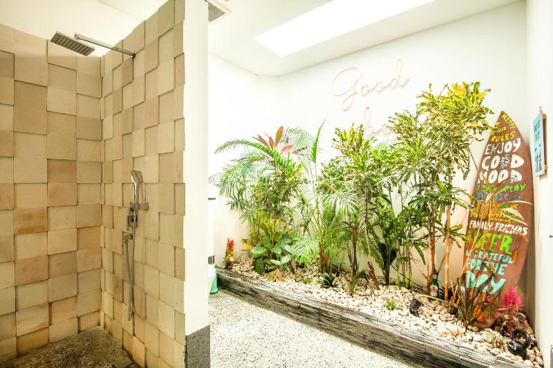 Modern 3BR Villa 200m to Canggu Beach Bliss - image 41