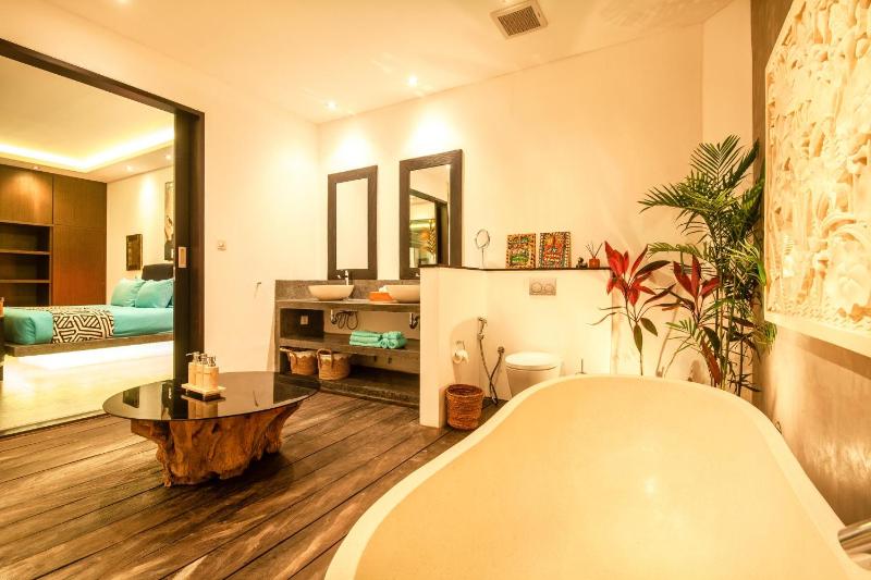 Modern 3BR Villa 200m to Canggu Beach Bliss - image 22