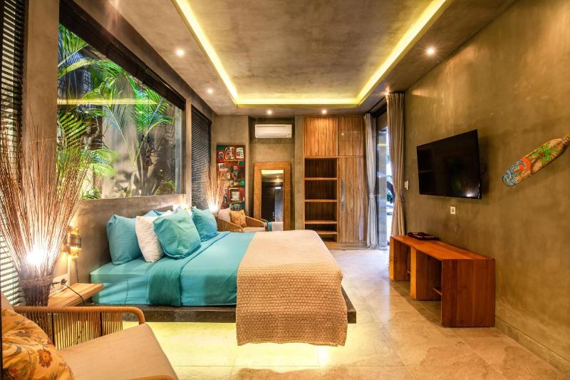 Modern 3BR Villa 200m to Canggu Beach Bliss - image 14