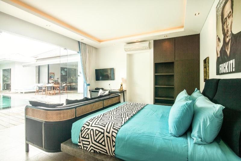 Modern 3BR Villa 200m to Canggu Beach Bliss - image 39