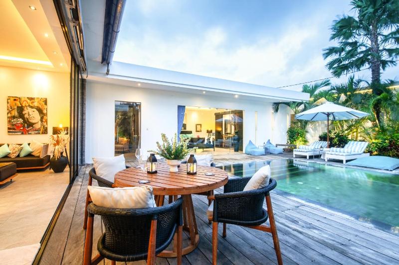 Modern 3BR Villa 200m to Canggu Beach Bliss - image 12