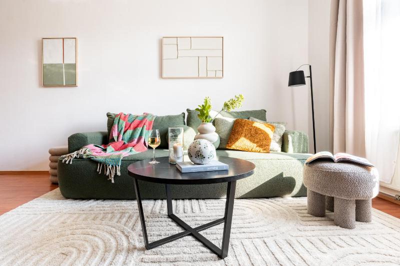 Prague Days - One-Bedroom Apartment with Smart TV and High-Speed Wi-Fi in Vinohrady - image 13