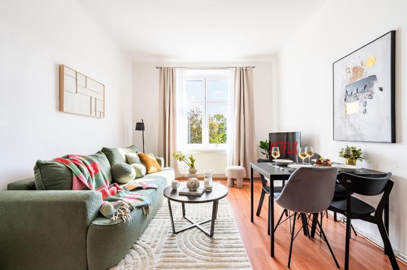 Prague Days - One-Bedroom Apartment with Smart TV and High-Speed Wi-Fi in Vinohrady - image 12