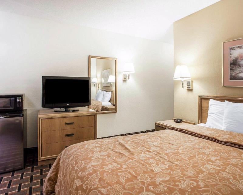King Room - Non-Smoking image 2