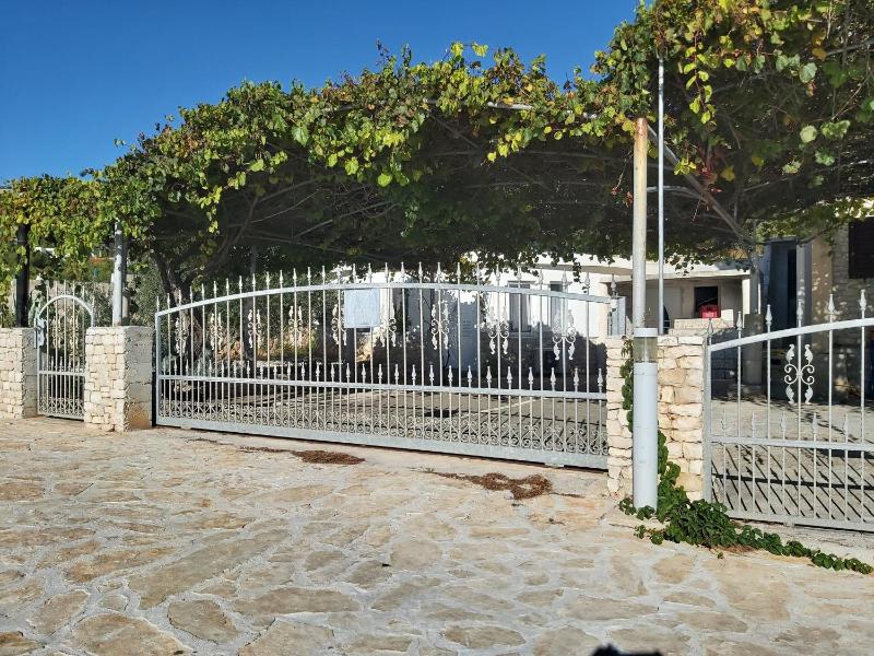 Little Seafront House Dolac Primošten - image 6