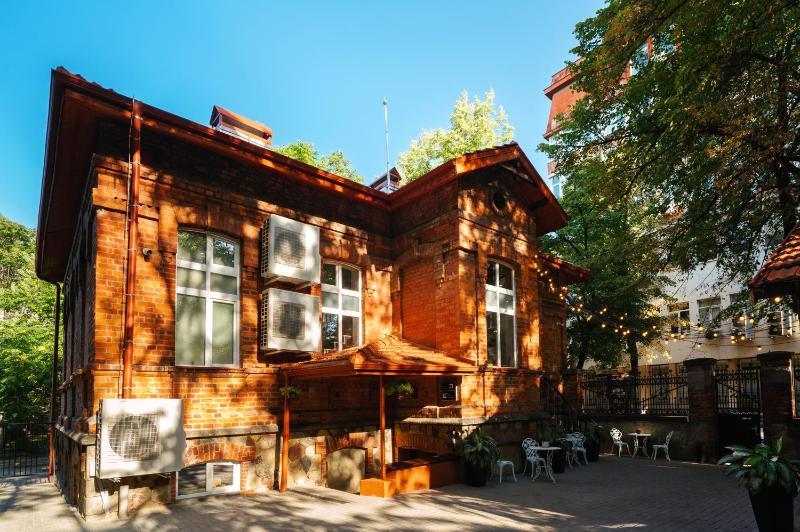 Ruby Red House - image 4