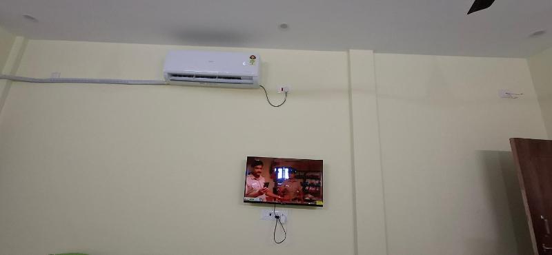 A J Home Stay - image 2