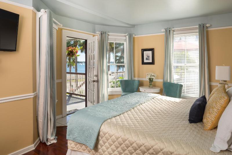 King Suite with Spa Bath (Forrester) image 3