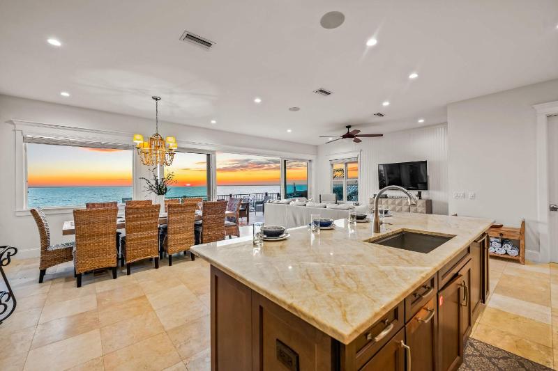 Beach Side Paradise - Luxury Home on the Beach - image 1
