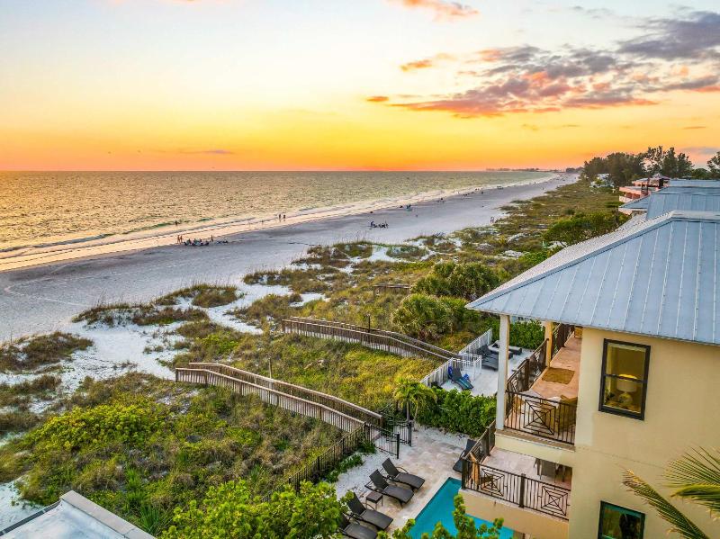 Beach Side Paradise - Luxury Home on the Beach - image 24