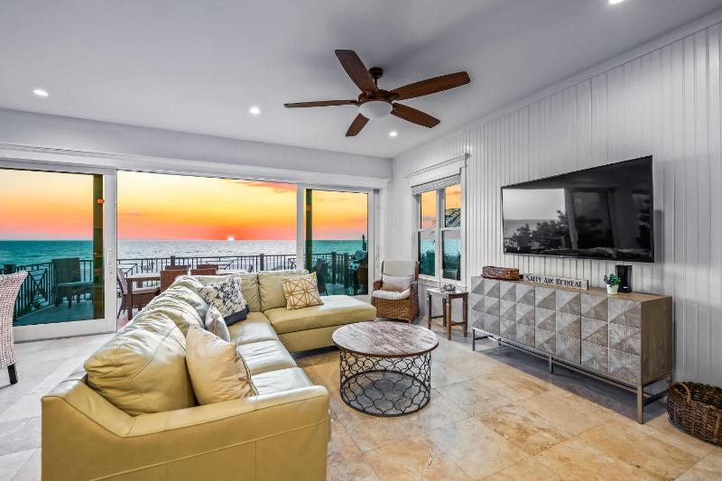 Beach Side Paradise - Luxury Home on the Beach - image 3