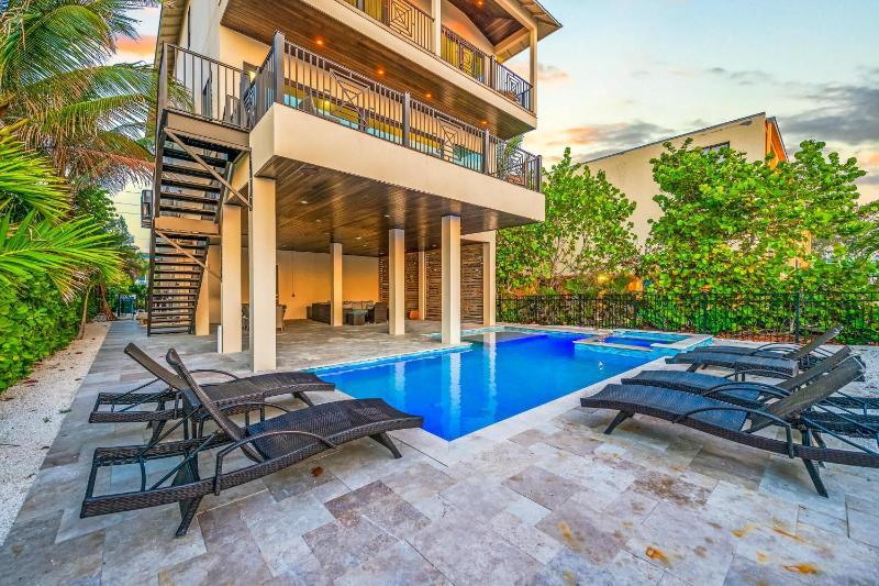 Beach Side Paradise - Luxury Home on the Beach - image 49