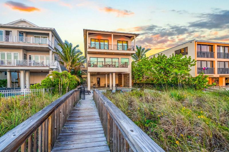 Beach Side Paradise - Luxury Home on the Beach - image 32