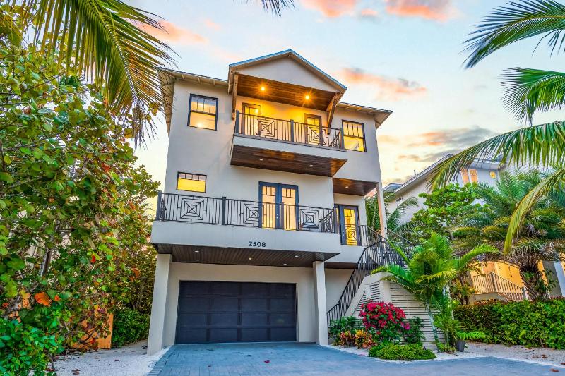 Beach Side Paradise - Luxury Home on the Beach - image 20