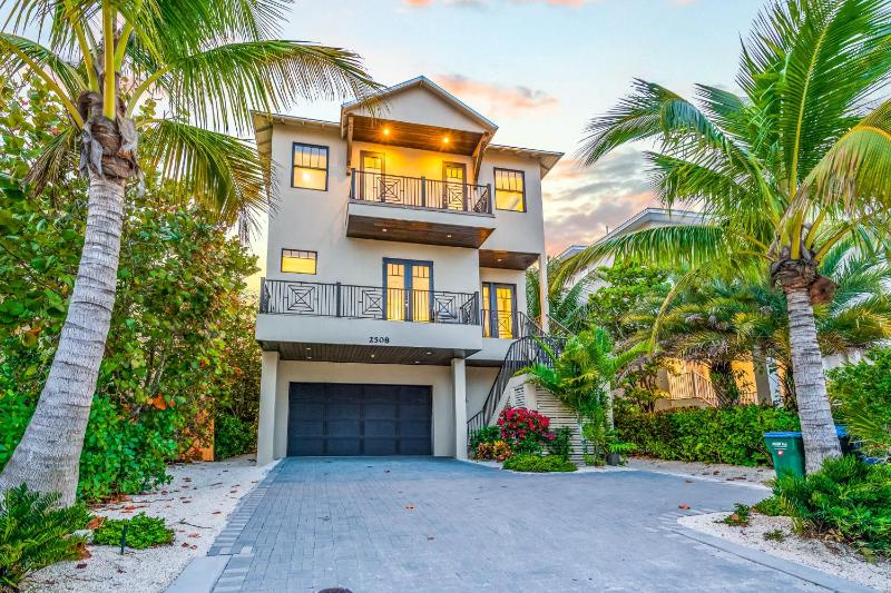 Beach Side Paradise - Luxury Home on the Beach - image 19