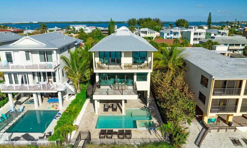 Beach Side Paradise - Luxury Home on the Beach - image 35