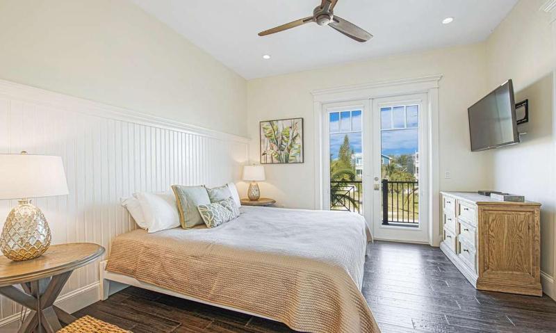 Beach Side Paradise - Luxury Home on the Beach - image 40